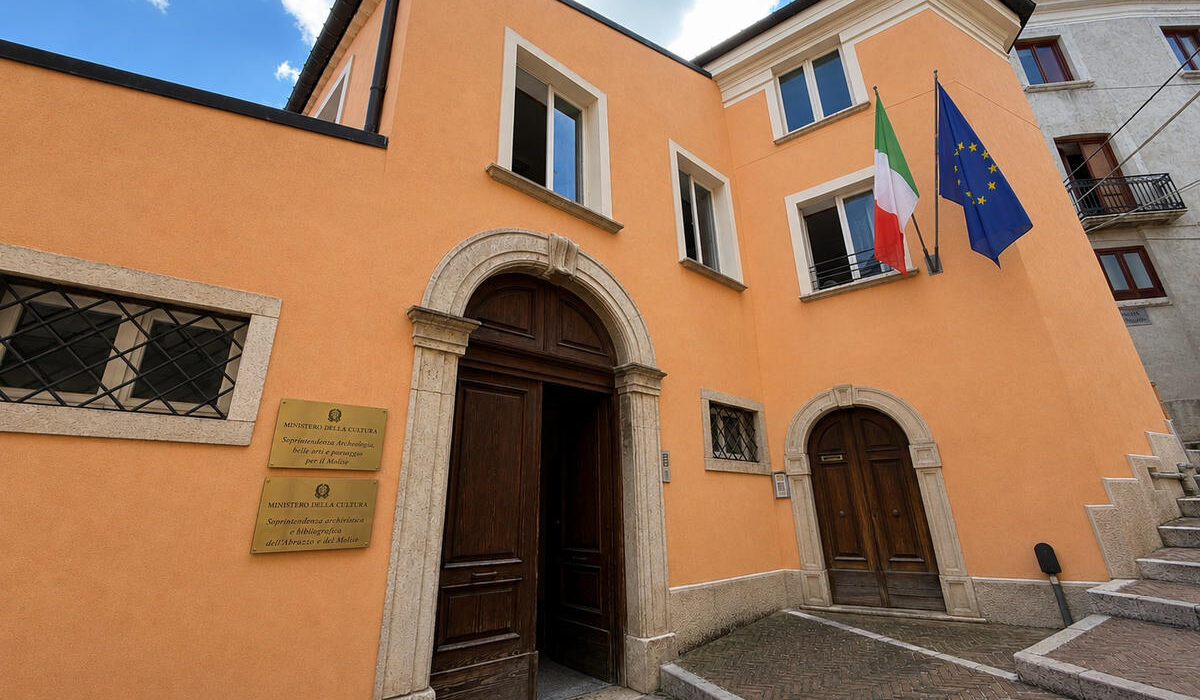 Palazzo Mazzarotta, ingresso e facciata